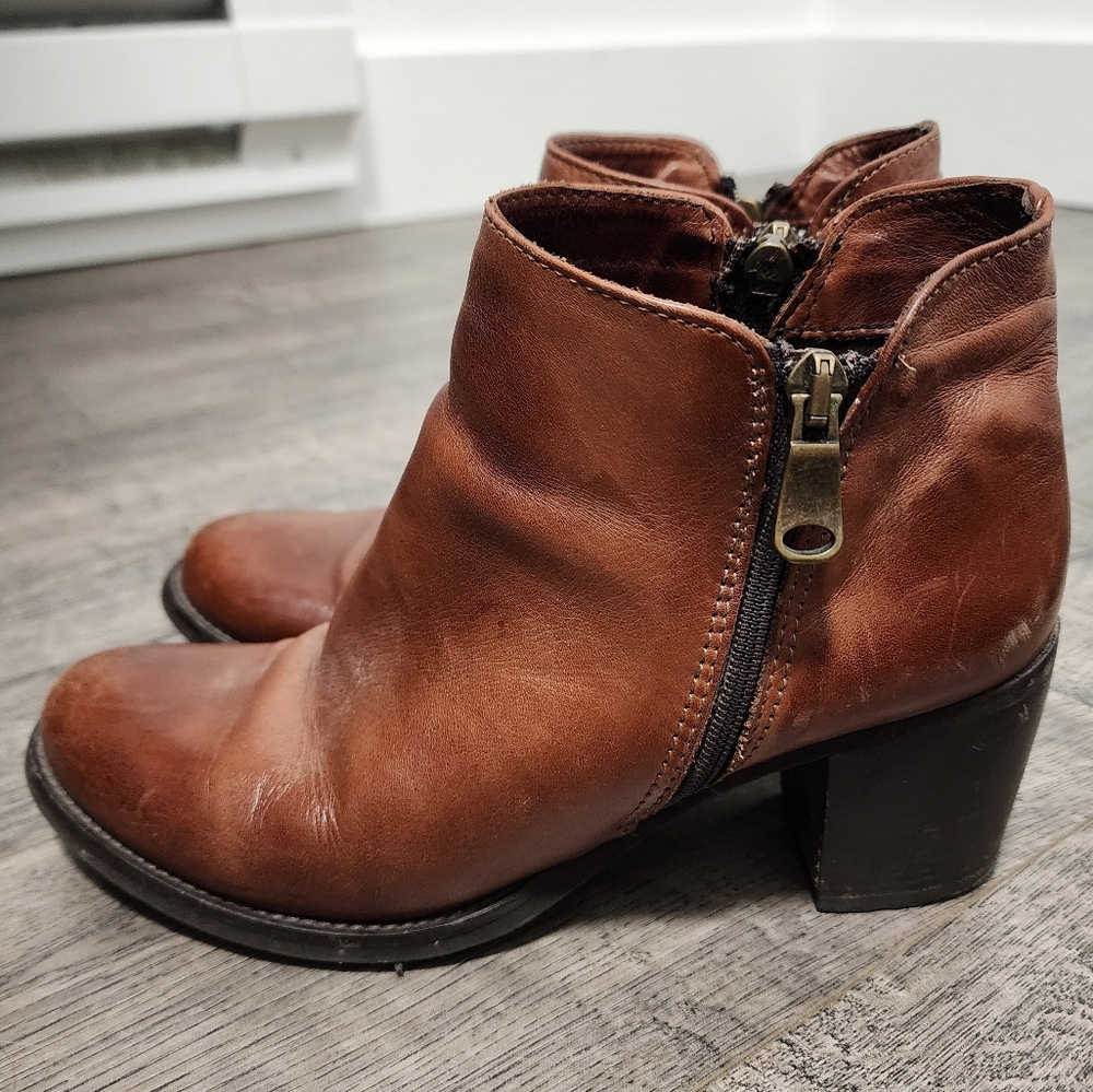 Vintage Chestnut Brown Side Zip Made in Italy Leather Heel Booties